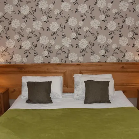 Greyhound Hotel-3