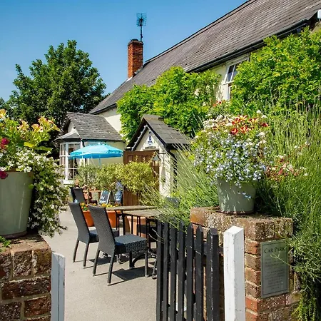 The Cricketers Clavering-2
