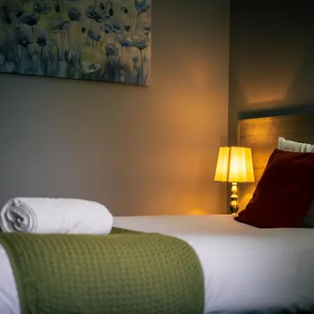 Bowes Incline Hotel-3
