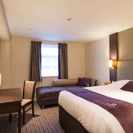 Premier Inn Chichester-2