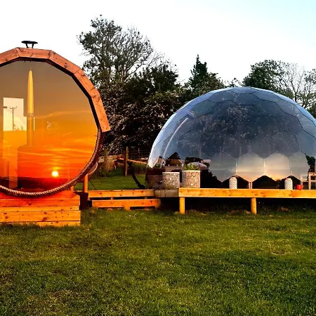 Deerstone Glamping-Pinhaw Beacon Dome Hot Tub-3
