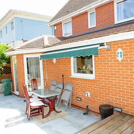 Heathrow Garden House - West Drayton, London - Benjamin Guest House-2