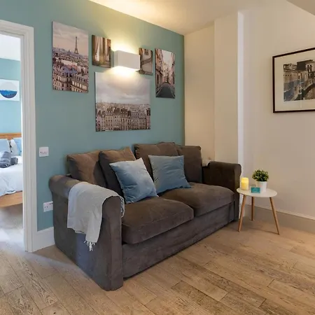 Cosy One Bedroom Apartments With Free Evening Parking-2