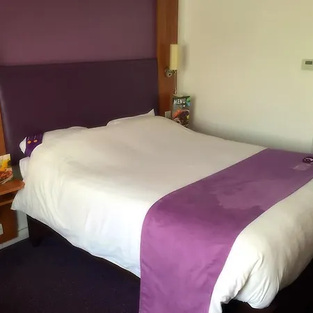 Premier Inn Bridgend Central-3