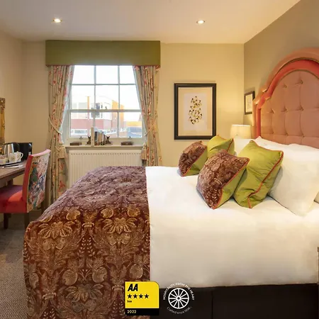 The Tudor House Hotel, Tewkesbury, Gloucestershire - The Coaching Inn Group-3