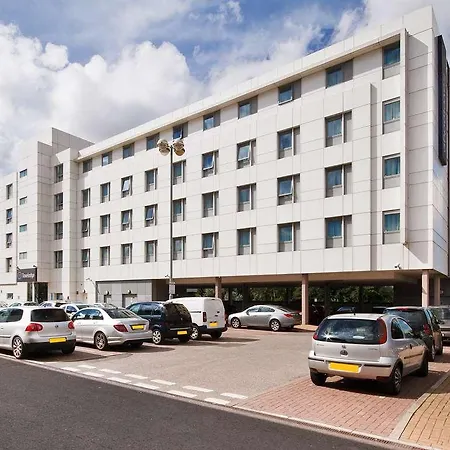 Travelodge Cardiff Atlantic Wharf Hotel-2