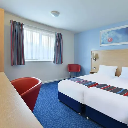 Travelodge Leeds Bradford Airport-3
