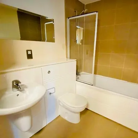 Centrally Located 3 Bed Apartment-3