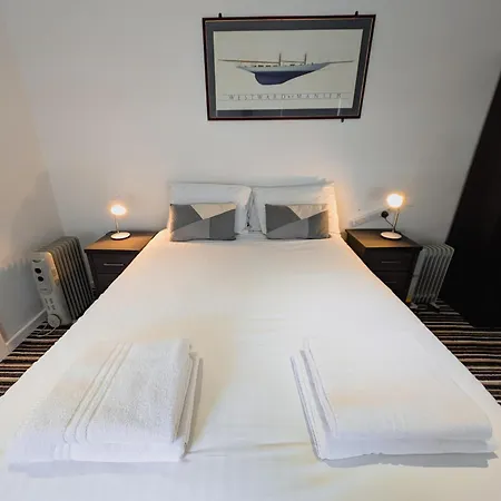 Bay & Harbour Holiday Apartments & Rooms Only-3
