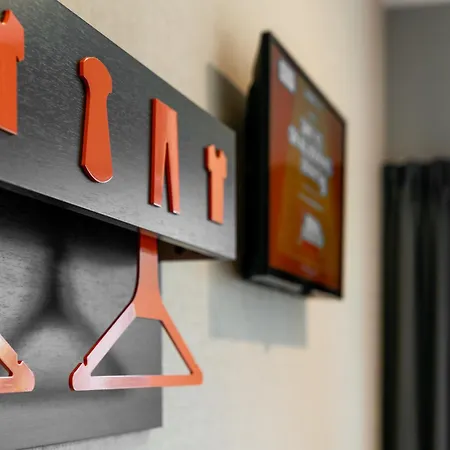 Easyhotel Milton Keynes-3