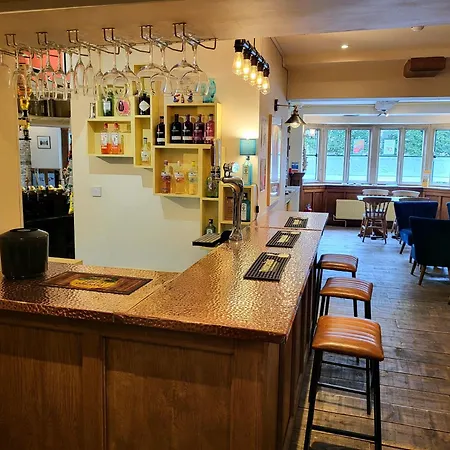 Swan Inn Lechlade-3