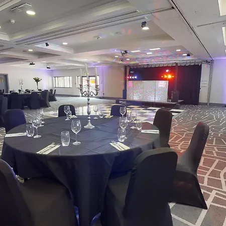 Village Hotel Leeds North-3