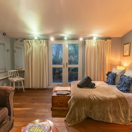 Somerset Lodge, A Secret Hideaway-2