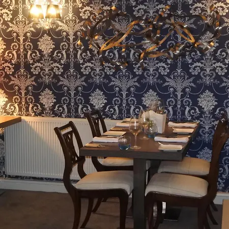 Magpies Restaurant With Rooms-2