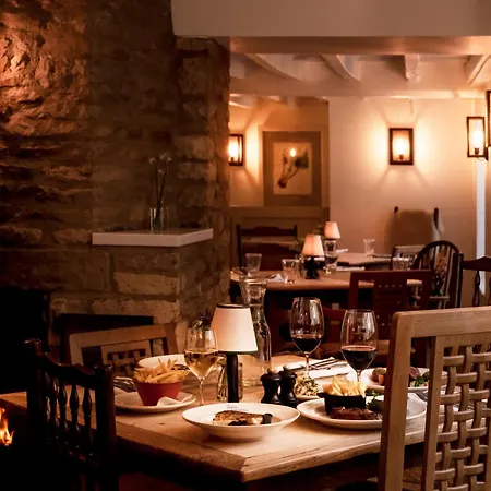 The Three Horseshoes-2