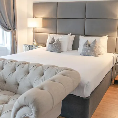 Edinburgh Castle Apartments-3
