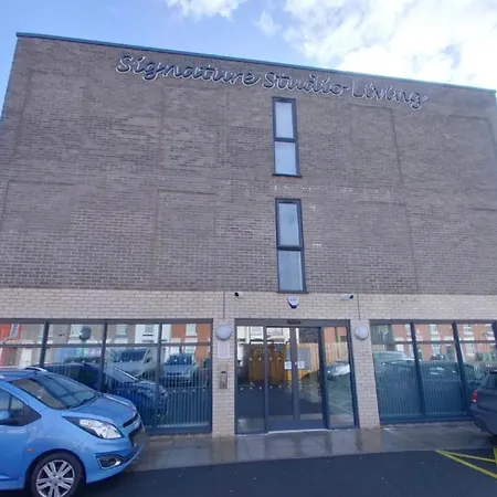 Signature House - Contemporary Studios In Coventry City Centre, Free Parking, By Covstays-2