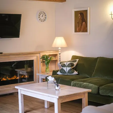 Cowdray Holiday Cottages-3
