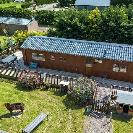 Fairview Farm Holiday Retreat: Luxury Lodges in Nottinghamshire Countryside-3
