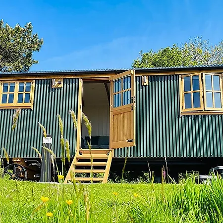 Beacon Country House & Luxury Shepherd Huts-2