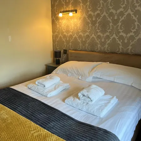 Manor House Hotel And Restaurant-3