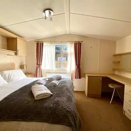 Elletson Park Wood Fired Hot Tubs, Caravans & Pods-2