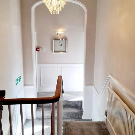 Beaufort Lodge - Central Location & Free Parking-2