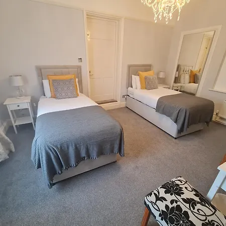 Beaufort Lodge - Central Location & Free Parking-3