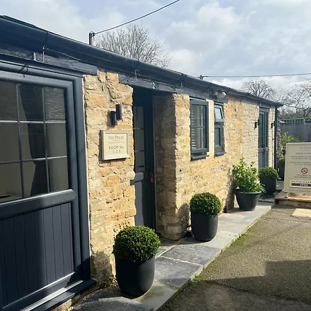 Priory Tearooms Burford With Rooms-2