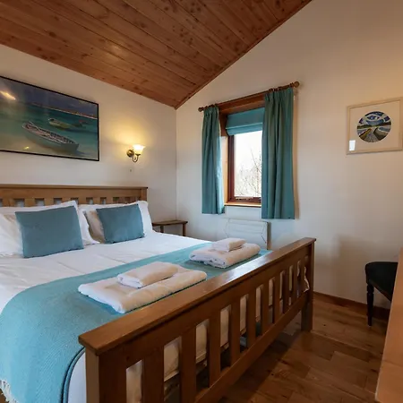 Loch Insh Chalets And Apartments-2