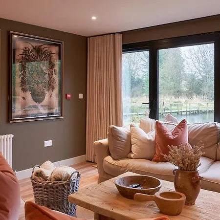 Avington Lakes-2