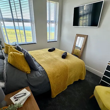 Breakers Guest House-3