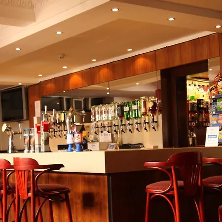 Abbotsford Hotel-3
