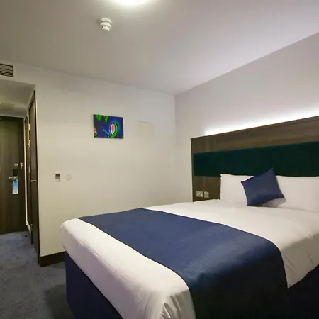Ramada By Wyndham Cobham-3