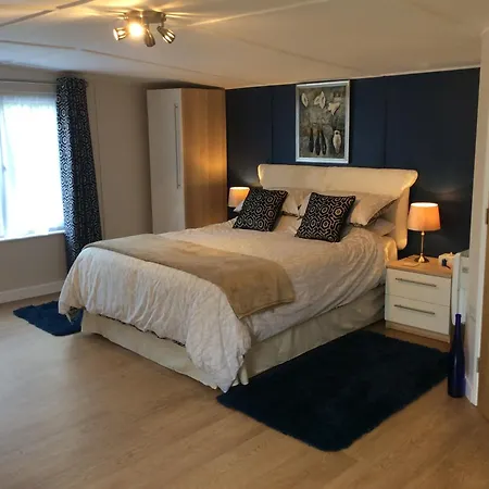 Old Ningwood Station Bed & Breakfast, Ningwood, Isle Of Wight Po41 0Tg-3