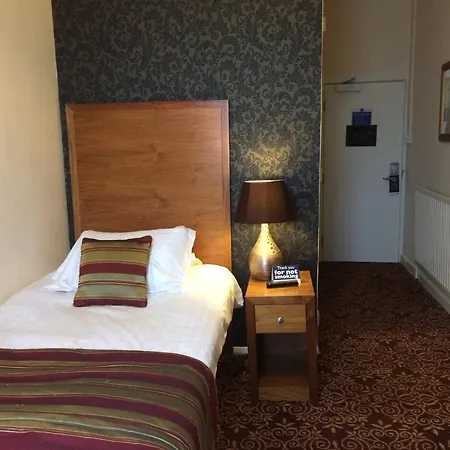 The Three Tuns Hotel Wetherspoon-2