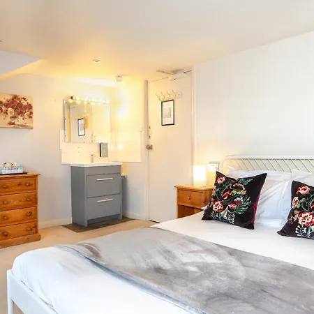 Bendene Townhouse - Exeter-3