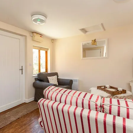 Bridge Farm Holiday Cottages-3