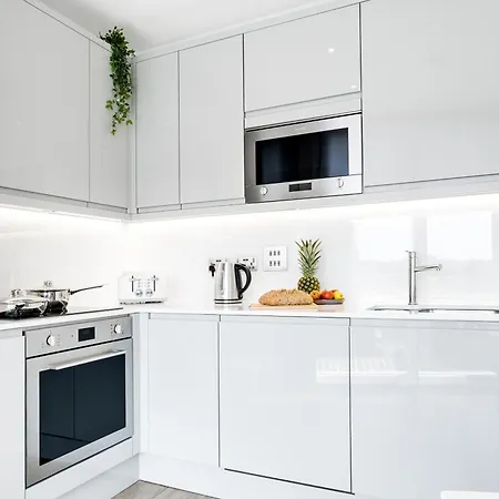 Pluxa Nero Deluxe - City Bliss 2Bath, Walk To Transit-2