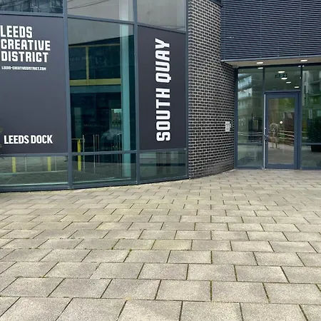 Leeds Dock Apartment-2