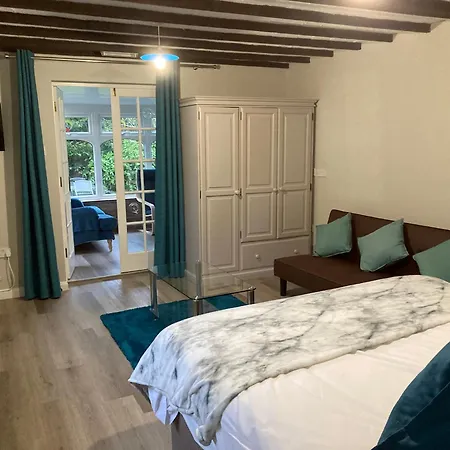 Pinewood Cottage Self Catering Apartments And Studio Apartments-3