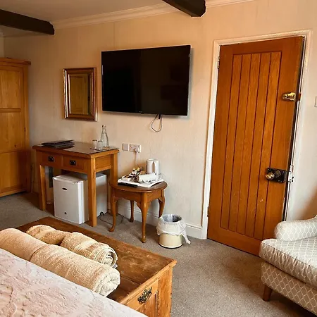 Henwick House Accommodation, Continental Breakfast Included-2
