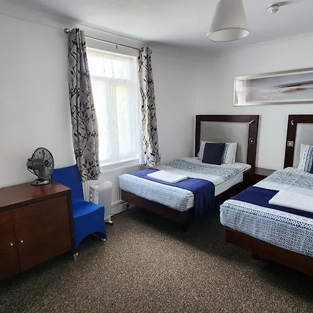 Gatwick Castle B&B-2