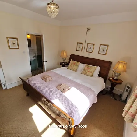Cambus O' May Traditional Highland Hotel-3