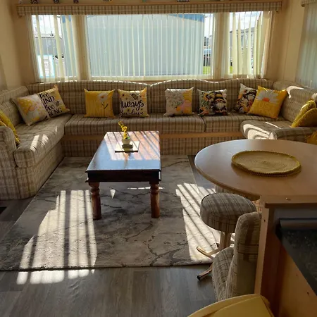 Yellow 3 Caravan Ingoldmells Skegness 6 Berth 3 Bedrooms-3