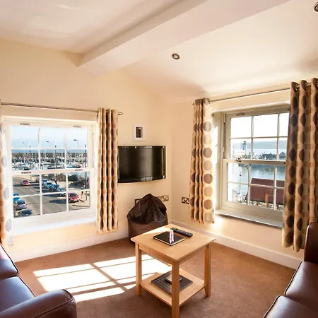 Harbourside Apartments With Private Parking-2