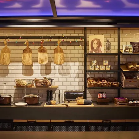 Moxy York-3