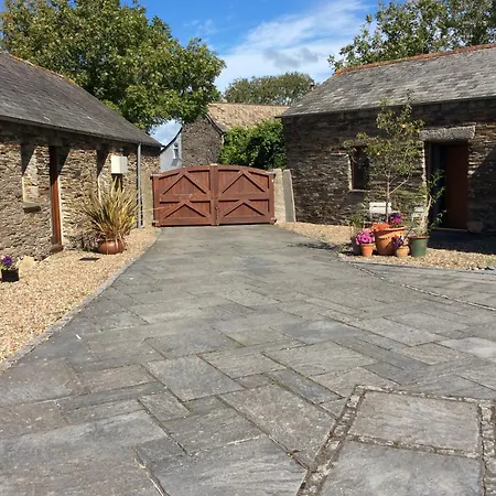St Petroc'S Studio B&B-2