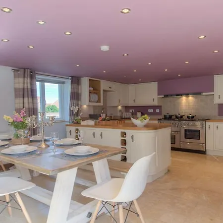 Beach Breeze Cottage - 3 Bed-2