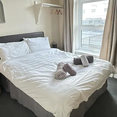Admiral Blake Guesthouse-3